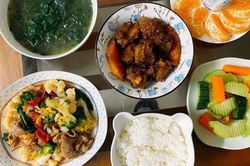 Đến thăm chị gái, tôi kinh ngạc khi nhìn mâm cơm 'ở cữ'