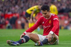 Cristiano Ronaldo ra đi, Manchester United tiện bề tái thiết