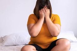 Chồng yêu cầu tôi giảm 3 kg mới được làm 'chuyện ấy'