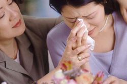 Được mẹ chồng khó tính bỗng dưng chiều chuộng, con dâu choáng váng nhận ra sự thật đằng sau