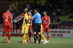 Đông Á Thanh Hóa phản ứng vì quả 11m oan nghiệt