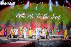 Đại nhạc hội 'Take me to the Sun' thu hút hàng ngàn khán giả