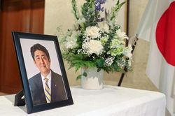 Lãnh đạo Việt Nam tiễn biệt cố Thủ tướng Shinzo Abe