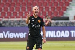 Ten Hag thể hiện cá tính trước hàng nghìn CĐV MU tại Thái Lan