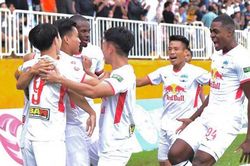 Công Phượng tỏa sáng mang về chiến thắng đầu tiên cho Hoàng Anh Gia Lai