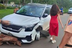 Kinh hãi nữ tài xế lái xe ô tô rụng bánh chạy 10km sau va chạm