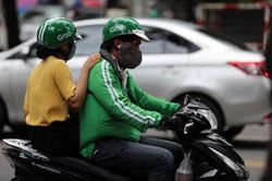 Grab thu phí nắng nóng: Hãng không thể thu phí tùy ý
