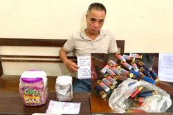 Bắt đối tượng tàng trữ ma túy giấu súng trong nhà