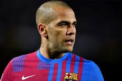 Dani Alves: 'Barca không tôn trọng tôi'