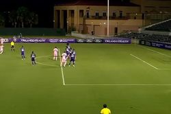 Con trai Beckham tái hiện siêu phẩm đá phạt của bố trong màu áo Inter Miami