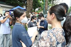 Thí sinh thi đạt điểm chưa cao: Phụ huynh đừng tạo thêm áp lực cho con
