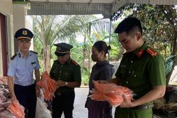 Mua hơn 2.000 bộ quần áo trôi nổi rồi livestream bán hàng, chốt đơn