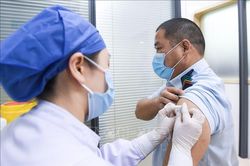 Khoảng cách giữa các mũi vaccine dài hơn giúp tăng hiệu qua chống các biến thể phụ của Omicron