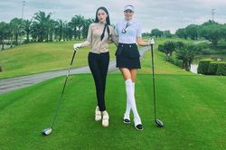 Hoa hậu Phạm Hương đọ sắc với Hương Giang trên sân golf, đập tan tin đồn 'cạch mặt'