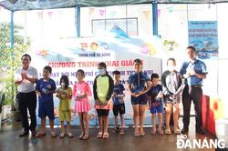 Khai giảng các lớp dạy bơi miễn phí cho thanh thiếu nhi