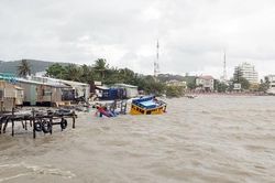 Ghe lưới tại Phú Quốc bị sóng đánh lật, 2 cha con mất tích