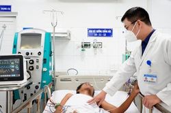 Uống nhầm cồn, người đàn ông suýt tử vong