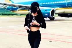 Tiktoker tạo dáng trên đường băng có thể bị phạt 10 triệu đồng