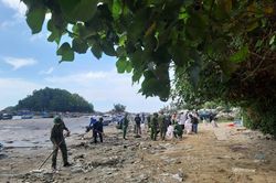 Quảng Ngãi: Ra quân thu gom, xử lý hơn 6 tấn rác ở bờ biển