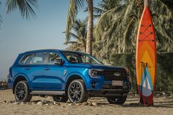 Trình diễn công nghệ lái địa hình 'như Land Rover', Ford Everest mới tăng 'lạc' cả trăm 'củ'