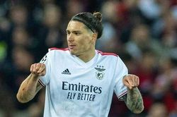 Bom tấn của Liverpool bị chê tơi tả sau thảm bại trước MU