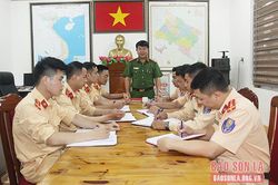 Người chỉ huy gương mẫu, tận tâm với công việc
