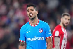 Rooney từ chối chiêu mộ Suarez