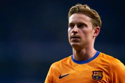 MU lãng phí thời gian với De Jong?