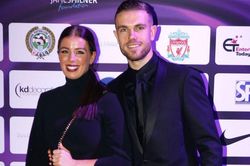 Bóng hồng lặng thầm phía sau đội trưởng Liverpool