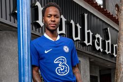 Sterling gia nhập Chelsea: CĐV hào hứng, Man City nuối tiếc