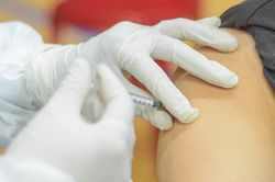 Hải Phòng tập trung tiêm vaccine COVID-19 mũi nhắc lại cho người dân