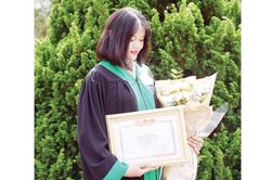 Thủ khoa cử nhân Xuất sắc Churu Alê Nai Quỳnh
