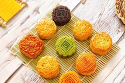 Chưa đến Rằm Tháng Tám, bánh trung thu đã ngập tràn chợ mạng