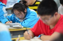 Phụ huynh Trung Quốc tá hỏa vì thiết bị học tập gợi ý truyện khiêu dâm