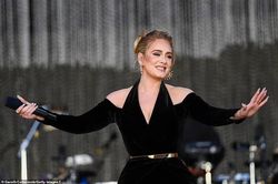 Góc khuất cuộc đời Adele sắp được công khai