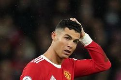 Ronaldo muối mặt vì bị các CLB lớn từ chối