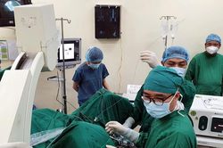 Bệnh viện Hoàn Mỹ Đà Lạt triển khai kỹ thuật nội soi mềm tán sỏi thận