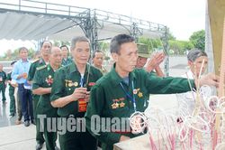 28 người có công tiêu biểu huyện Yên Sơn thăm lại chiến trường xưa