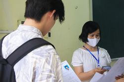 Hà Nội công bố điểm chuẩn vào lớp 10 công lập cho thí sinh mắc COVID-19