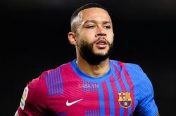 Depay khó có cửa ở lại Barca