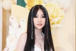 Vy Oanh khoe dáng 'gái 3 con' bên Vân Hugo
