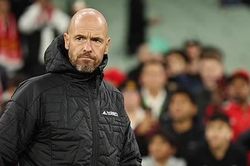 HLV Ten Hag bênh vực Maguire và Lindelof sau trận MU đại thắng Melbourne