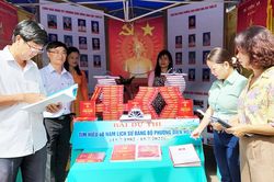 Phường Diên Hồng tổ chức triển lãm ảnh và trưng bày các sản phẩm đặc trưng