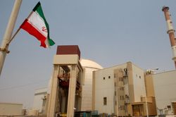 Iran tuyên bố đủ khả năng chế tạo bom hạt nhân