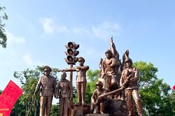 Khánh thành tượng đài 'Công an nhân dân vì dân phục vụ': Ngợi ca vẻ đẹp cao quý người chiến sĩ Công an nhân dân