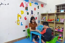 Những dấu hiệu sớm của trẻ mắc tự kỷ bố mẹ không thể bỏ qua