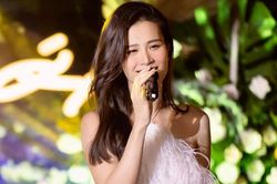Đông Nhi lập thành tích 'khủng' khi có tận 5 màn trình diễn lọt top trending Youtube trong năm nay!