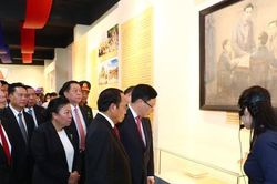 Trưng bày gần 500 tư liệu, hiện vật quý về quan hệ hữu nghị, đoàn kết đặc biệt Việt Nam - Lào