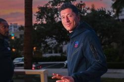 Lewandowski lần đầu hội ngộ với các đồng đội mới tại Barcelona