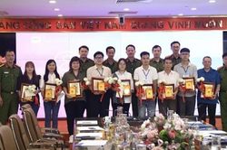 Cấp tài khoản định danh điện tử cho 10 công dân đầu tiên